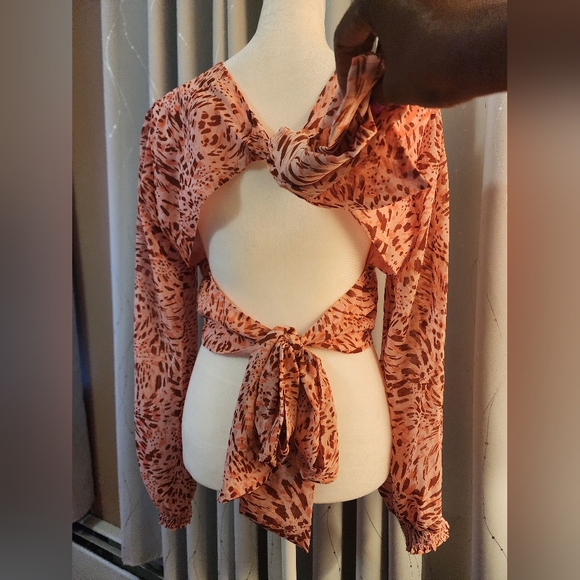 Bar lll Cropped Blouse - Picture 5 of 7